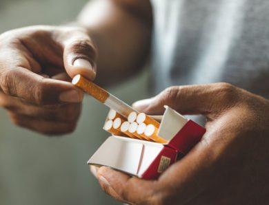 Fumer pour s&rsquo;intégrer : un piège social bien réel